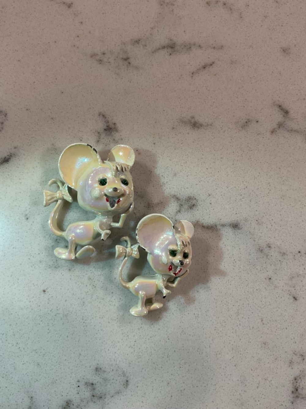 Vintage Figural Iridescent White Ceramic Mouse Figurine Pins